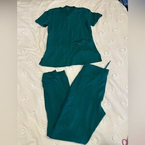 Jaanuu hunter green jogger scrub set. Never worn. Size small.
